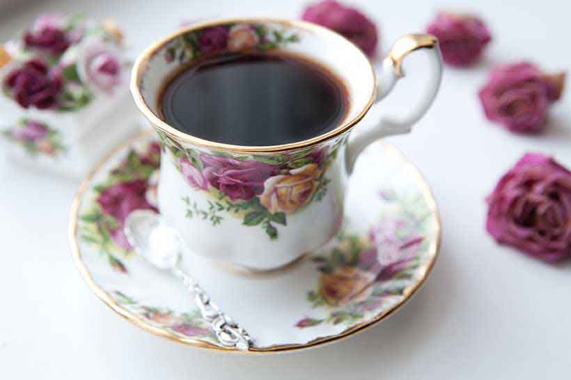 Taza de té negro.
