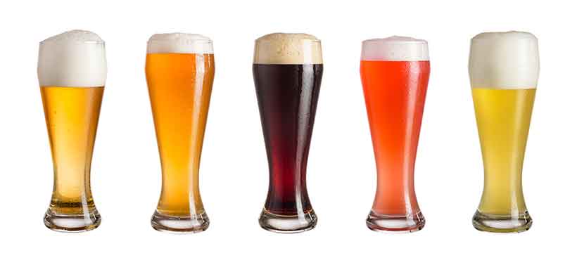 Variedad de diferentes bebidas Lager.