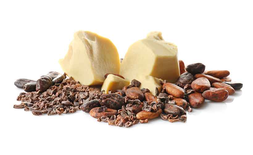 Imagen de smog de mantequilla de coco junto a frijoles y semillas de coco.
