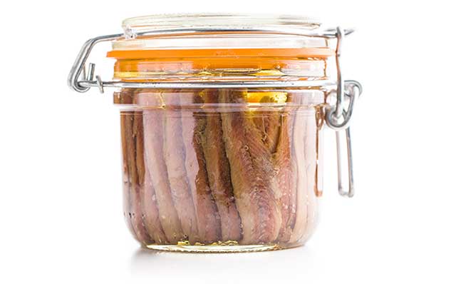 Filetes De Anchoa Almacenados En Aceite En Tarro De Cristal.